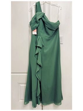 JJ’s House  formal one shoulder dress  in Green color